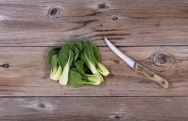 Chinese Bok Choy and Paring Knife on rustic wood — Stock Photo, Image