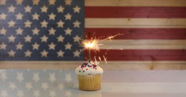 Maytap cupcake rustik ahşap bayrak Amerika Birleşik Devletleri içinde parlayan 