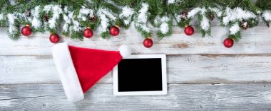 Rustik ahşap beyaz Noel ve teknoloji arka planda