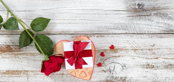 Valentýna karty s rose a Dárkový box — Stock fotografie
