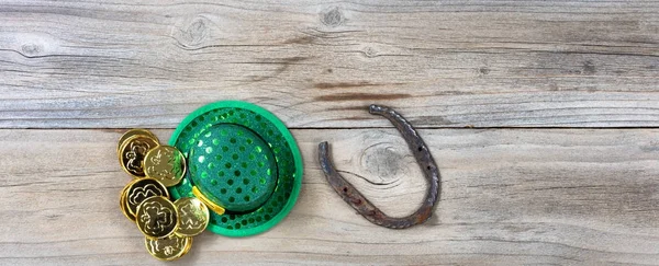 Lucky St Patrick objects on rustic wooden board background — Stock Photo, Image