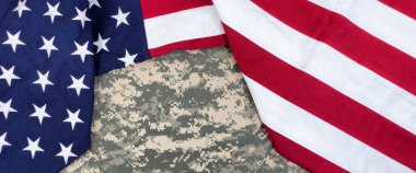 Bez Amerika Birleşik Devletleri bayrağı havai görünümü'nde askeri üniforma ile 