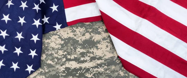 Panno bandiera degli Stati Uniti con uniforme militare in vista aerea — Foto Stock
