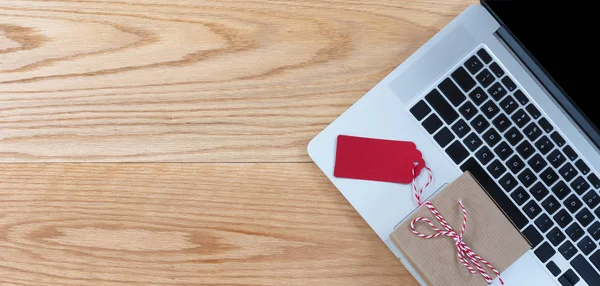 Fathers day gift box on top of work desktop with computer — Stock Photo, Image