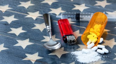 Opioid ağrı katil tablet görünümünü ön şırınga ile hafif bir