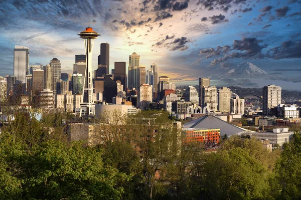 Ciudad de Seattle Washington durante la tarde del verano — Foto de Stock