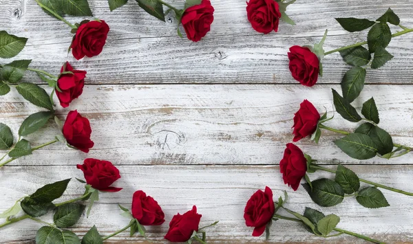 Happy Valentines Day with red roses forming a heart shaped outli — Stock Photo, Image