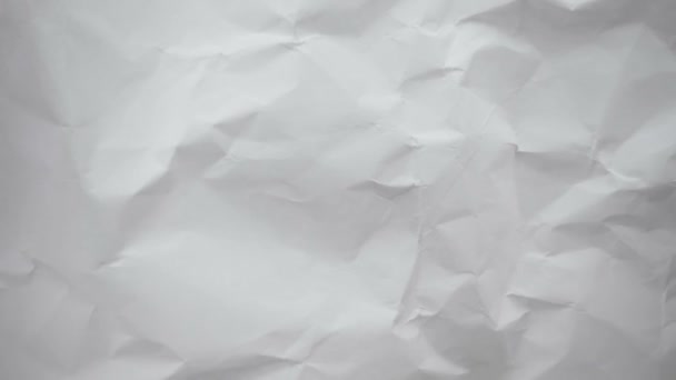 Feuille de papier froissée.