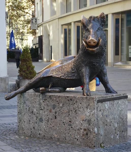 La statua del cinghiale . — Foto Stock