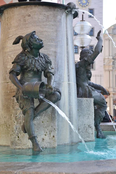 The Fischbrunnen or Fish Fountain in Munich, Germany — Stock Photo, Image