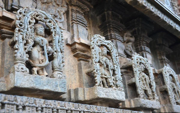 Sochy na stěnách hinduistického chrámu — Stock fotografie