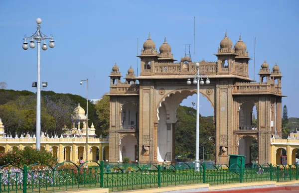 Gates of Mysore palace, India — Stock Photo, Image