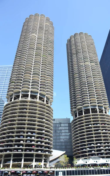 Chicago, Illinois - 29 de agosto de 2017: Chicago River y el centro de Chicago, Illinois — Foto de Stock