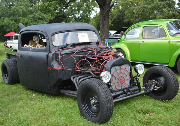 Shakopee, Minnesota, Amerika Birleşik Devletleri - 27 Ağustos 2017: Açık hava sergi ve klasik otomobil satışı