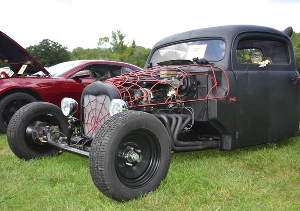 Shakopee, Minnesota, Amerika Birleşik Devletleri - 27 Ağustos 2017: Açık hava sergi ve klasik otomobil satışı