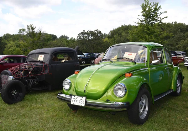 Shakopee, Minnesota, Amerika Birleşik Devletleri - 27 Ağustos 2017: Açık hava sergi ve klasik otomobil satışı