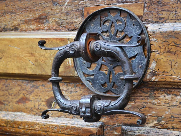 Старая Металлическая Дверная Ручка — стоковое фото