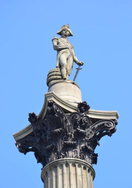 Londra, Birleşik Krallık - 28 Ağustos 2019: Londra, İngiltere 'deki Trafalgar Meydanı' nda Amiral Nelson 'un heykeli.