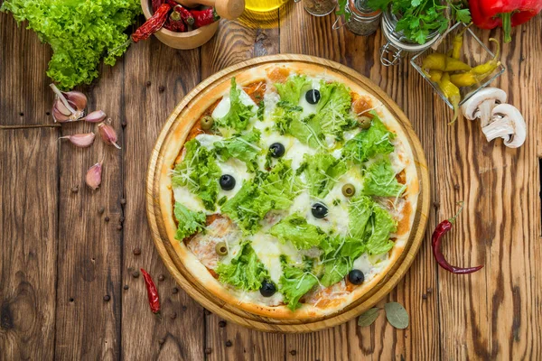 Pyszne italia pizza w restauracji — Zdjęcie stockowe