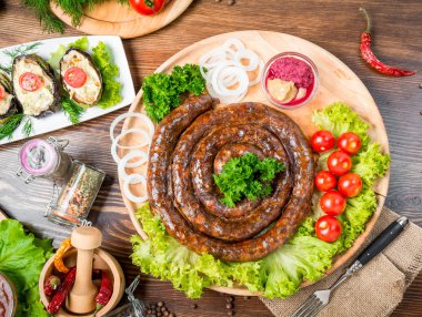 Masada lezzetli yemekler var.