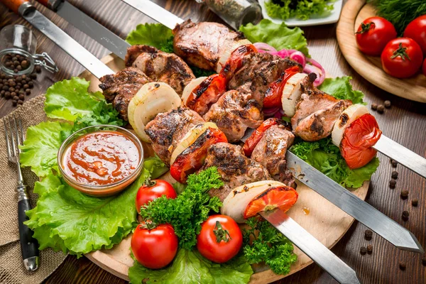 Comida saborosa na mesa — Fotografia de Stock