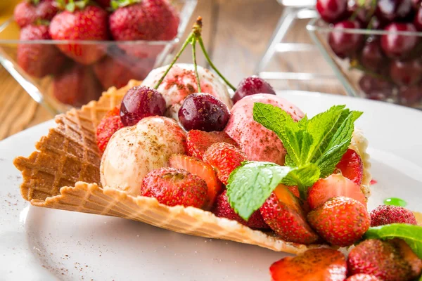 Berry ice creams — Stock Photo, Image