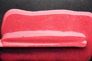 parlak tırnak cilası,