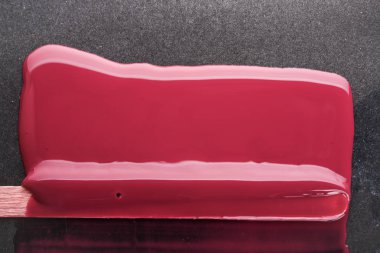 parlak tırnak cilası,