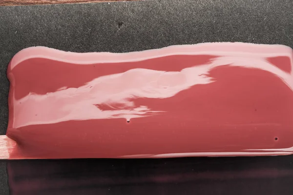 parlak tırnak cilası,