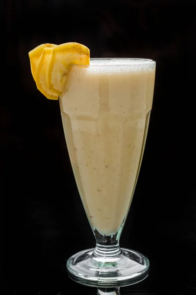 Smoothie de banana acabado de fazer — Fotografia de Stock