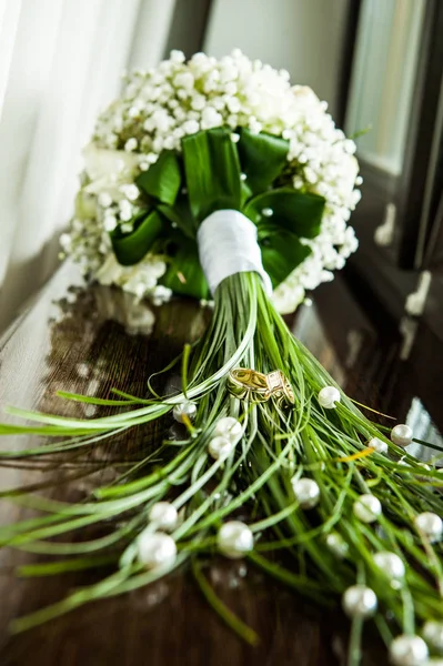 Bröllop bukett av olika blommor — Stockfoto