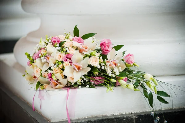 Wedding bouquet of different flowers — Stock Photo, Image