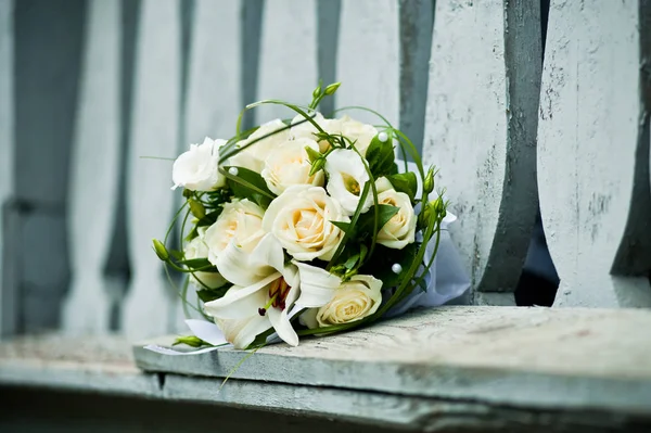 Γαμήλια ανθοδέσμη από διαφορετικά λουλούδια — Φωτογραφία Αρχείου