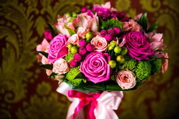 Bouquet da sposa di fiori diversi — Foto Stock