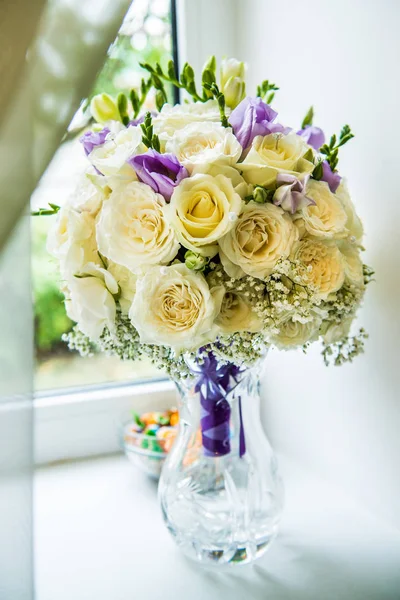 विविध फुलांचे लग्न पुष्पगुच्छ — स्टॉक फोटो, इमेज