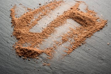 toz, toz yüzünde siyah bir arka plan için kompakt