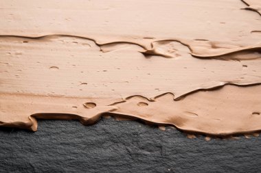 Vakfı, yüz kremi siyah bir arka plan üzerinde