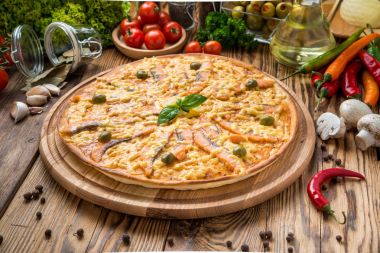 bir restoranda lezzetli Italia pizza