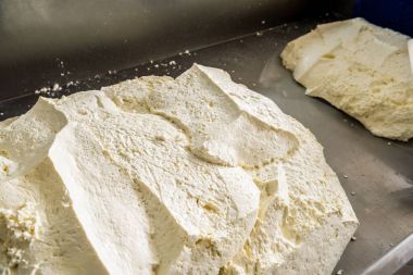 Daha fazla üretim için fermente peynir