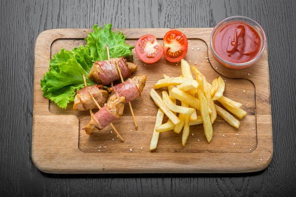 Carne de veado e rasher de bacon crocante — Fotografia de Stock