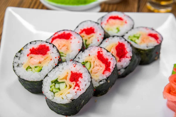 Japanese cuisine with fresh seafood — Stock Photo, Image