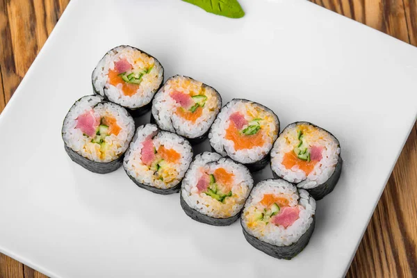 Japanese cuisine with fresh seafood — Stock Photo, Image