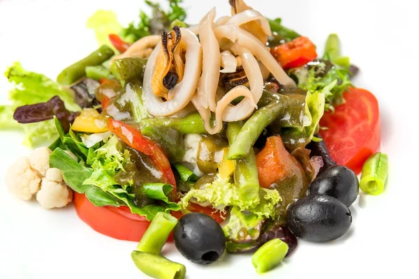Здоровая еда красивая и вкусная еда на тарелке — стоковое фото