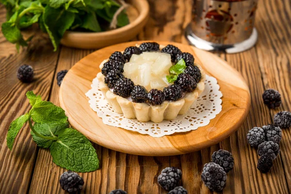 Comida saludable comida hermosa y sabrosa en un plato — Foto de Stock