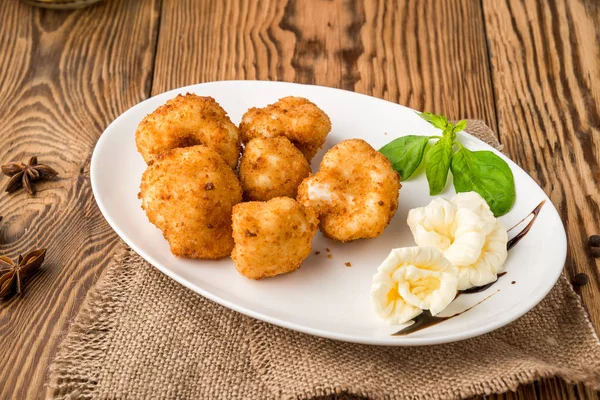 Comida sã comida bela e saborosa em um prato — Fotografia de Stock