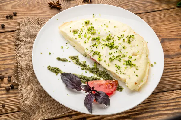 Comida sã comida bela e saborosa em um prato — Fotografia de Stock