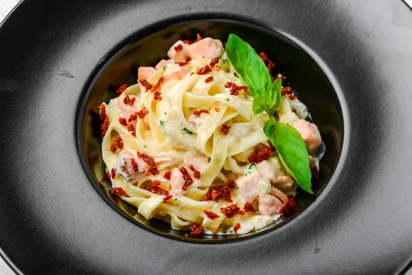 Pasta con atún y verduras —  Fotos de Stock