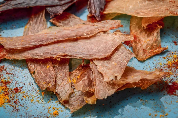 La carne seca en el plato la comida suave y sabrosa . — Foto de Stock