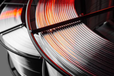 Kaynak Telleri, paslanmaz çelik, siyah bir arka plan