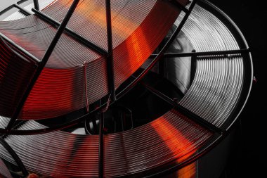 Kaynak Telleri, paslanmaz çelik, siyah bir arka plan